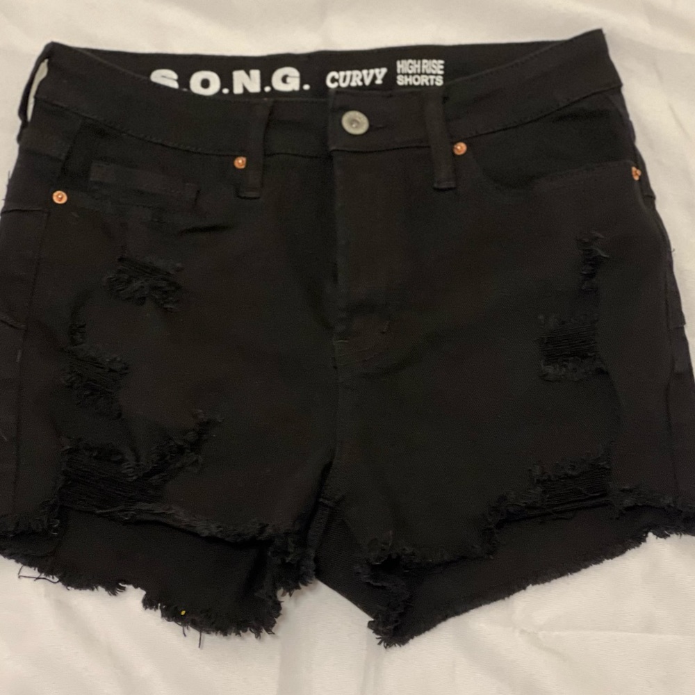 Shorts - high rise distressed stretch denim shorts. 5 pkt.size 9. NEW